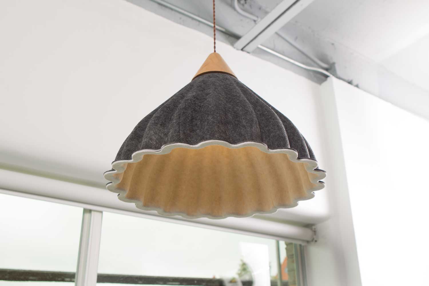 Stille Pendant lamp made of acoustical felt charcoal color