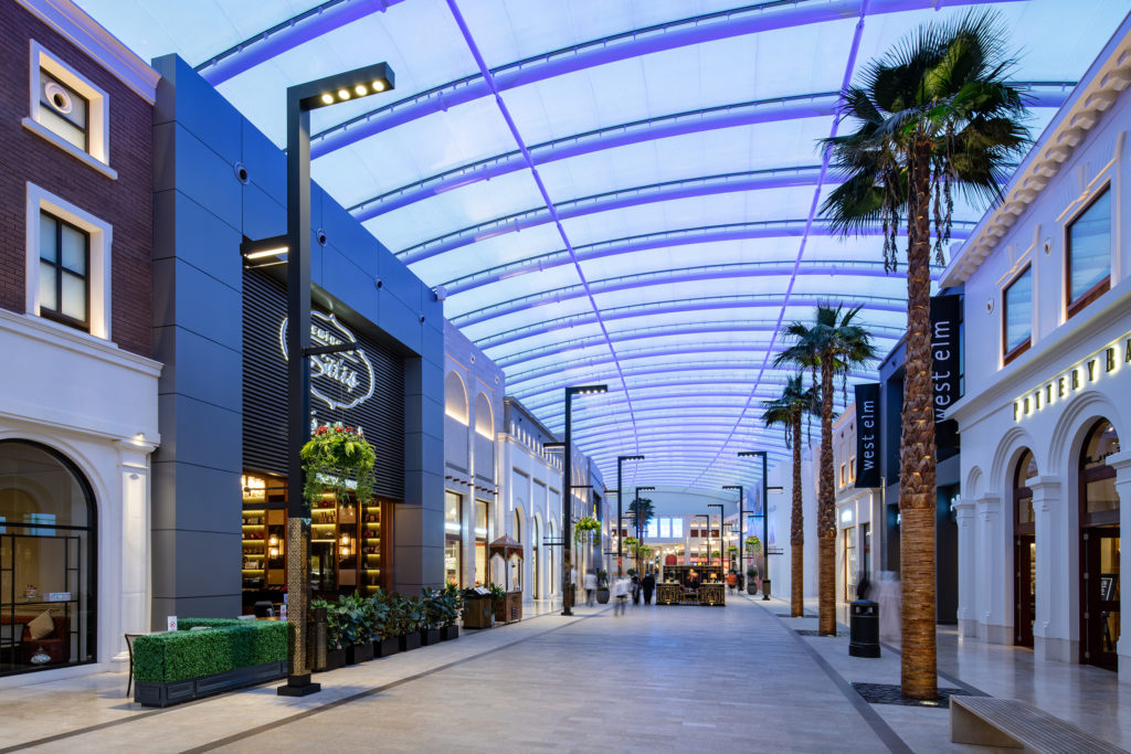 Luminis Bellevue Luminaire at Avenues Bahrain with palm trees