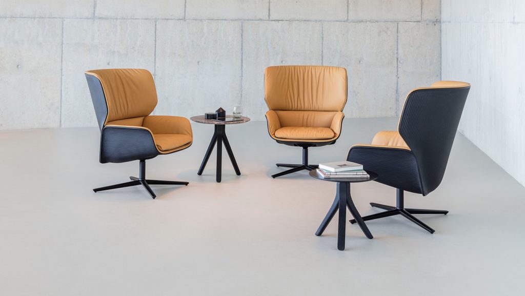 Nuez Lounge Bio three chairs with small tables 