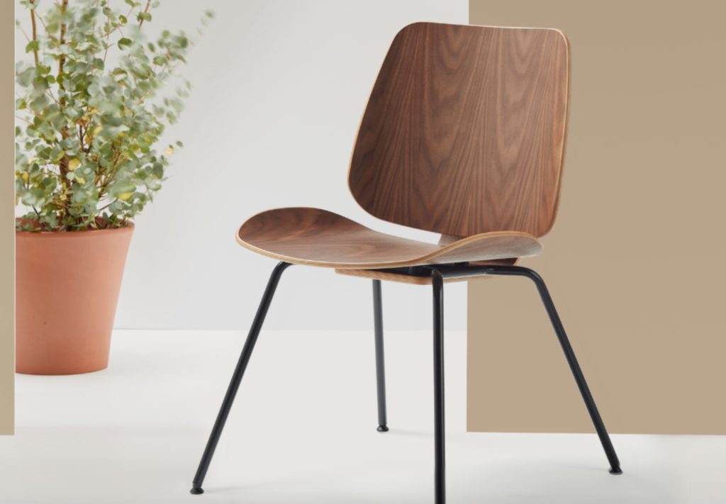 Klasik chair wood with four legs