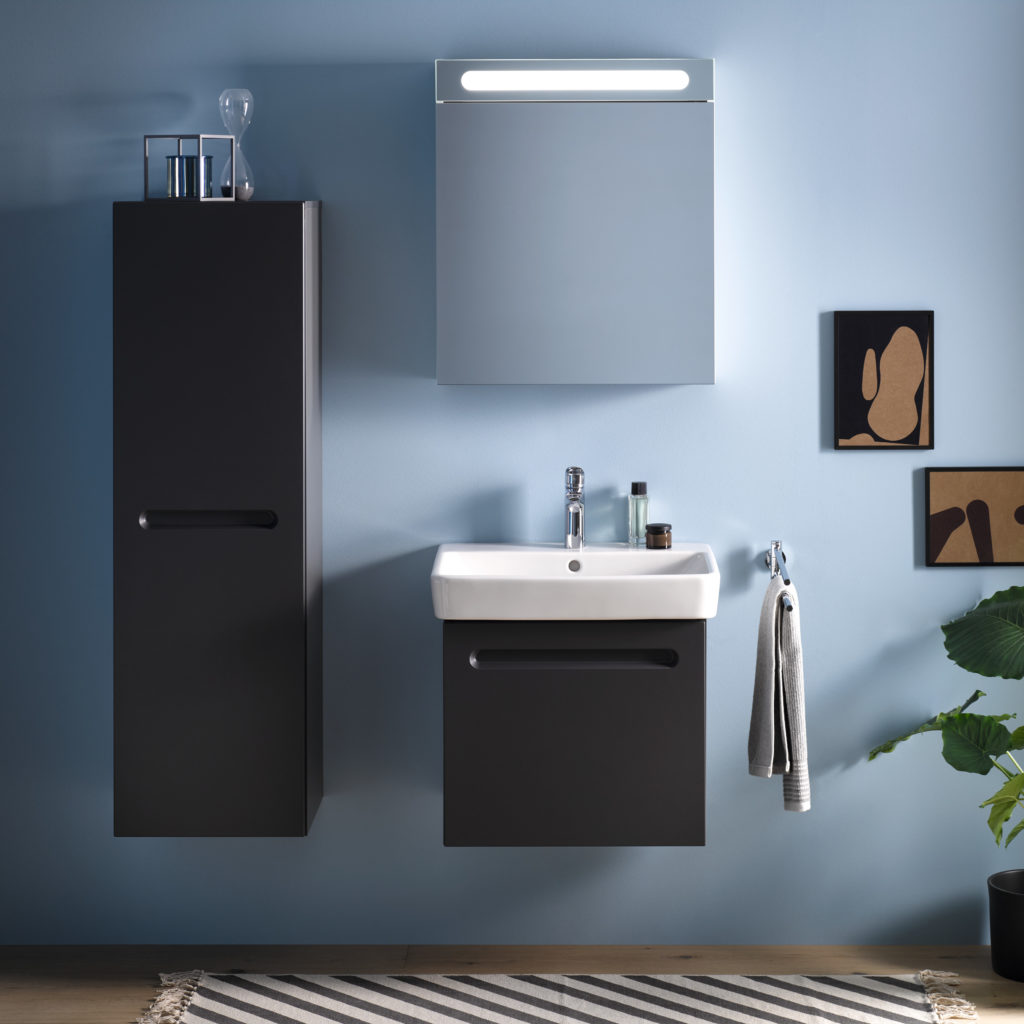 Duravit No. 1 compact vanity and washbasin in nice bathroom with blue walls