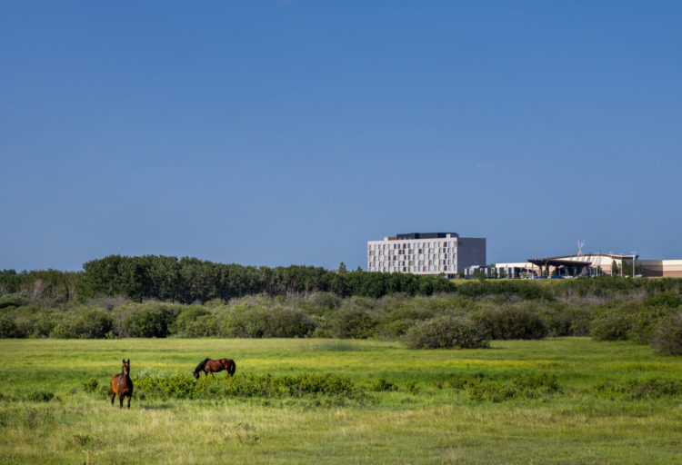 Saskatchewan’s Dakota Dunes Hotel Harmonizes with Values of the Whitecap Dakota First Nation