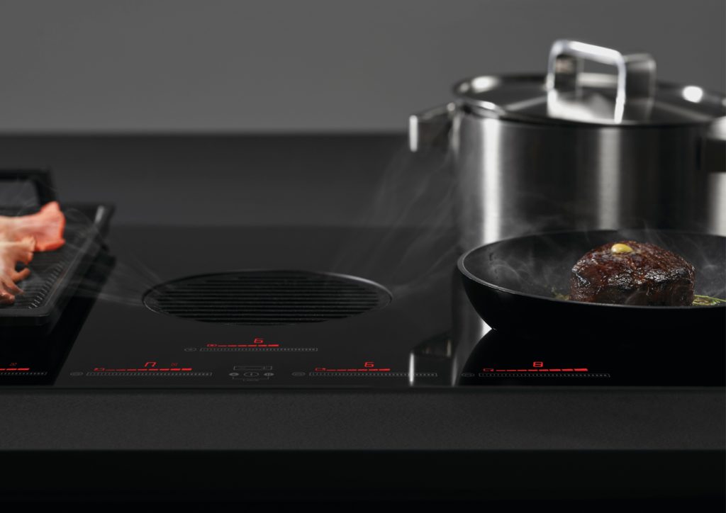 Induction cooktop with flush-mount extractor