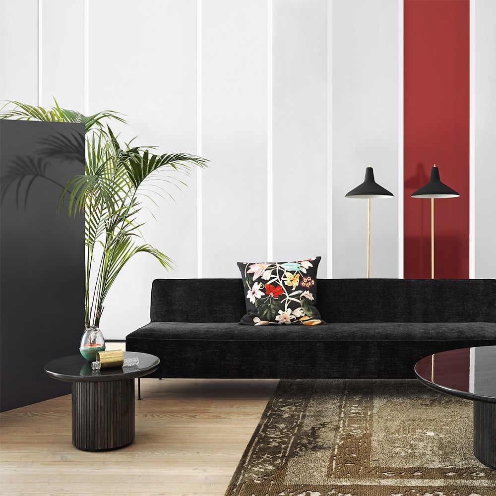 edit-side-modern-line-sofa-240cm-dedar-belsuede-015_g10-floor-lamp-black_randaccio-mirror-_60-brass_moon-lounge-table__60__120
