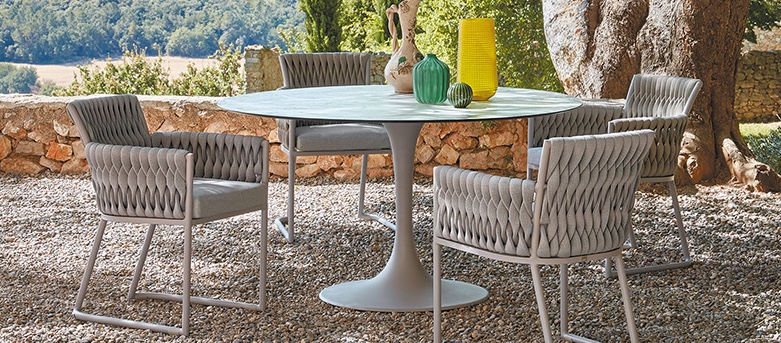 outdoor dining chairs with braided polyester sides and back