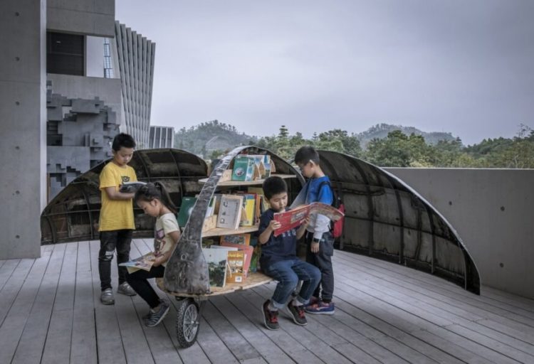 The Luo Studio Shared Lady Beetle is Beijing’s Modern Bookmobile