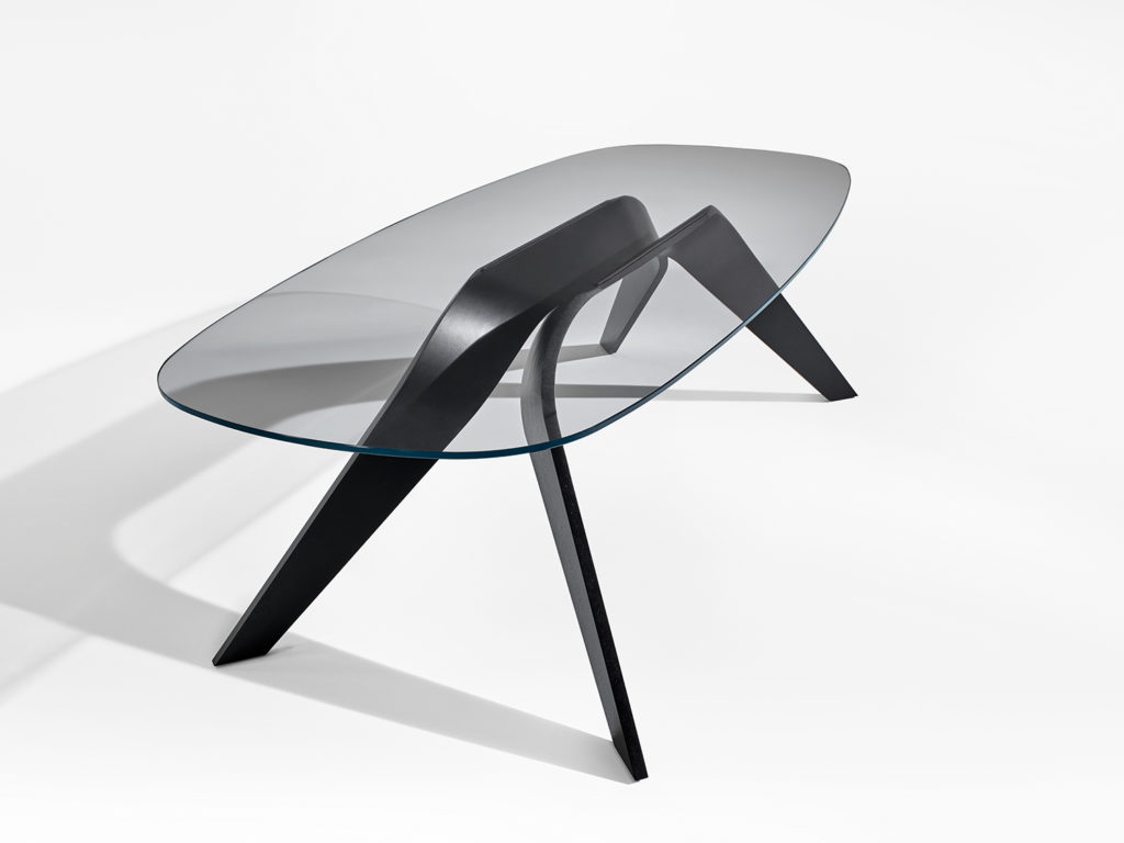 Nucraft Alev V Table black legs image from above 