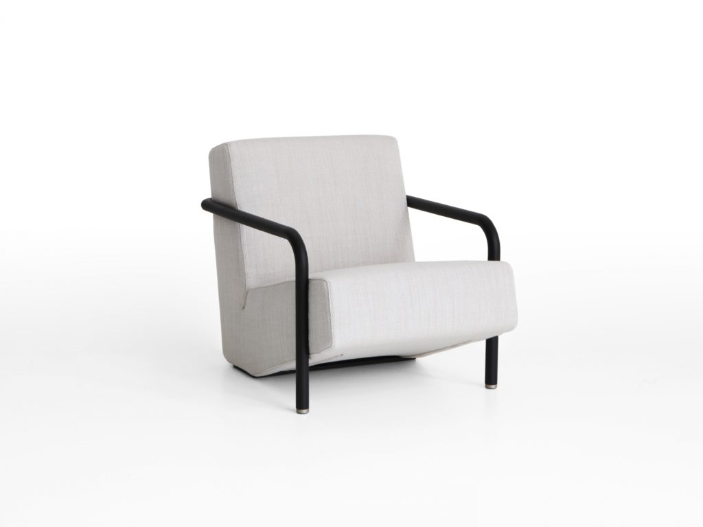 Porro Lullaby Armchair front view gray upholstery with black-painted  arms/legs