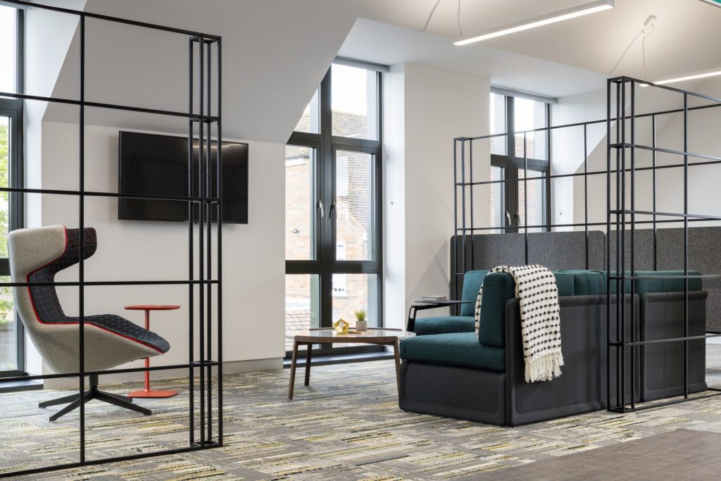 Spacestor Palisades II partition walls steel-frame system with no added components in nice workspace