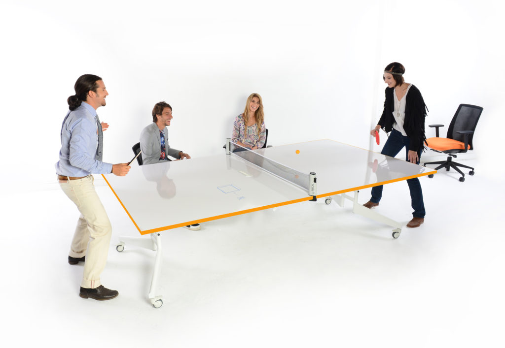 Nomad Sport table ping pong two playing two watching