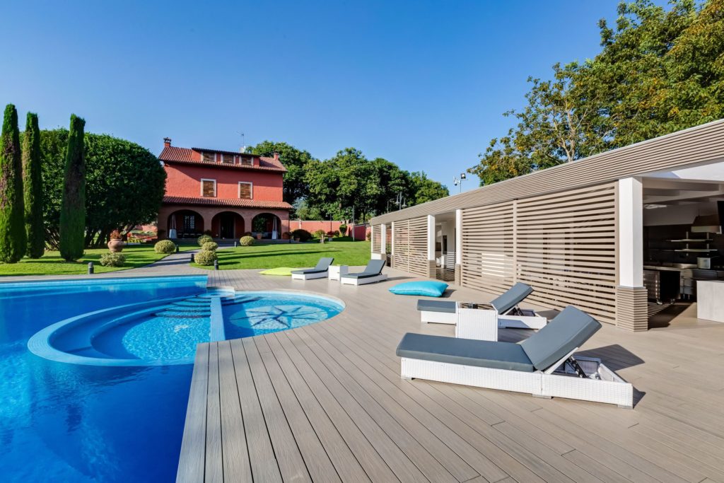 UltraShield by Déco veranda and deck near pool with house in the distance