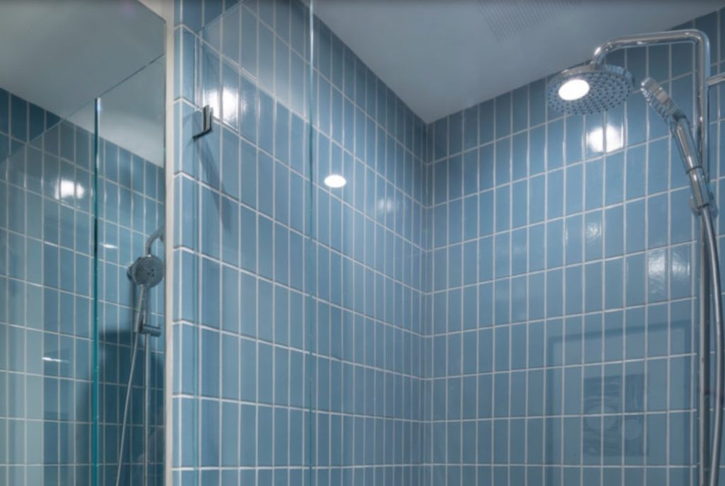 Noz Nozawa Fireclay Tile rectangular light blue in shower