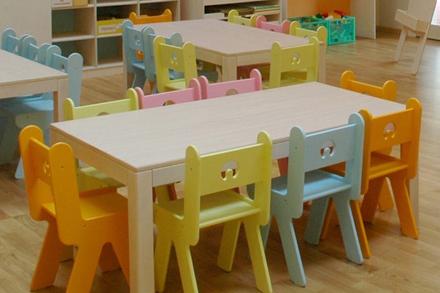 Play+ Furniture table with chairs