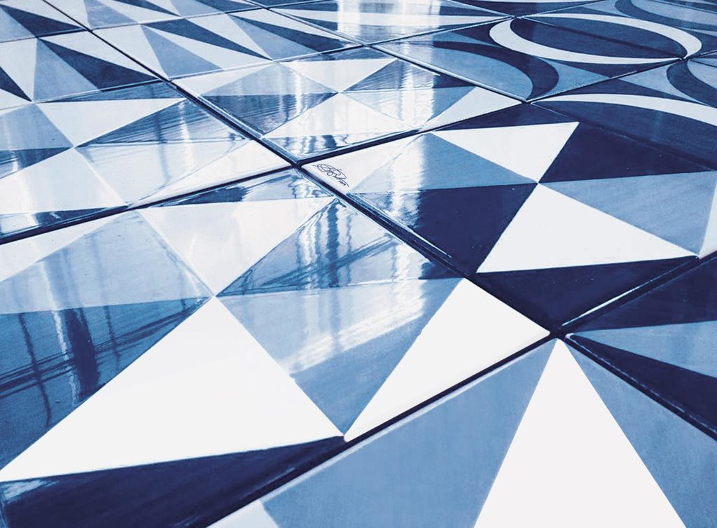 Blu Ponti detail of tile in high-gloss
