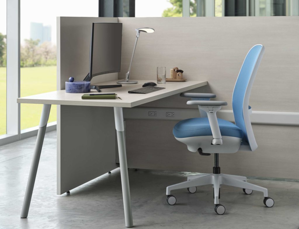 Fit low desk with panel on one side