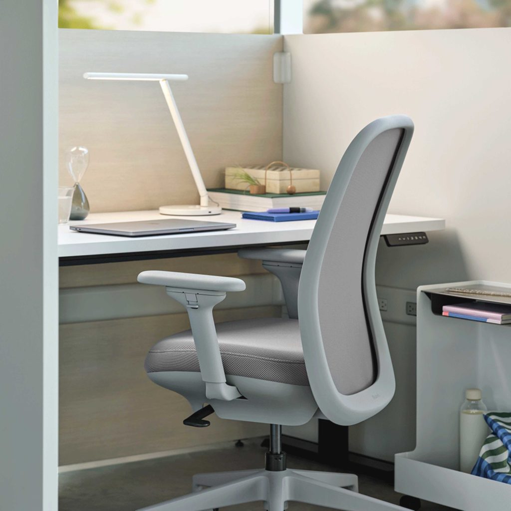 Fit single workstation with sit/stand desk