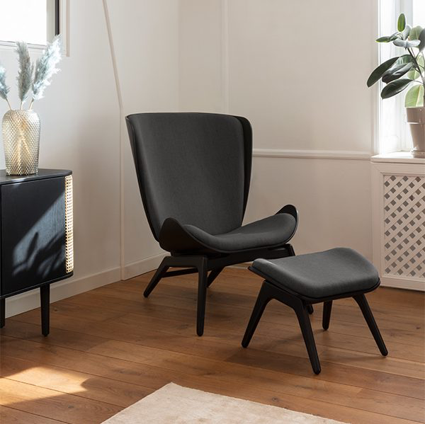 the Reader chair Black Oak with black upholstery in sitting room