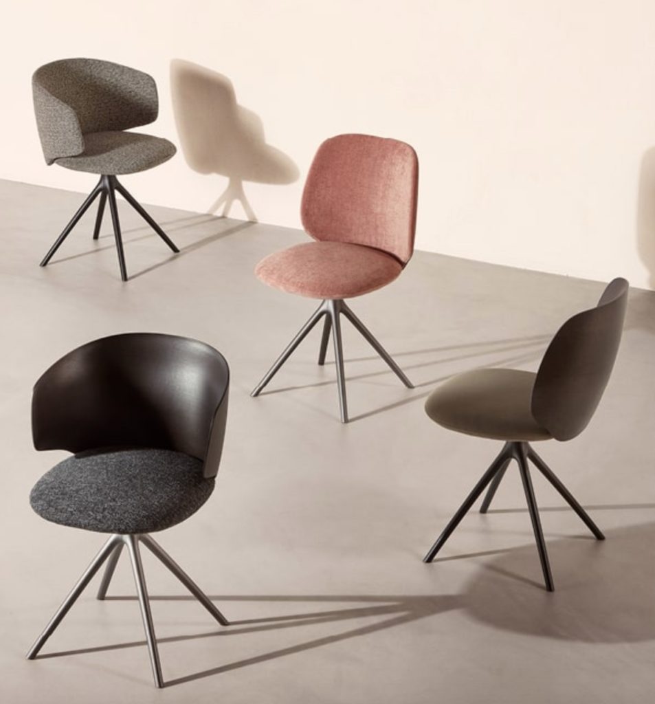 Universal Chair in four colors on metal point bases