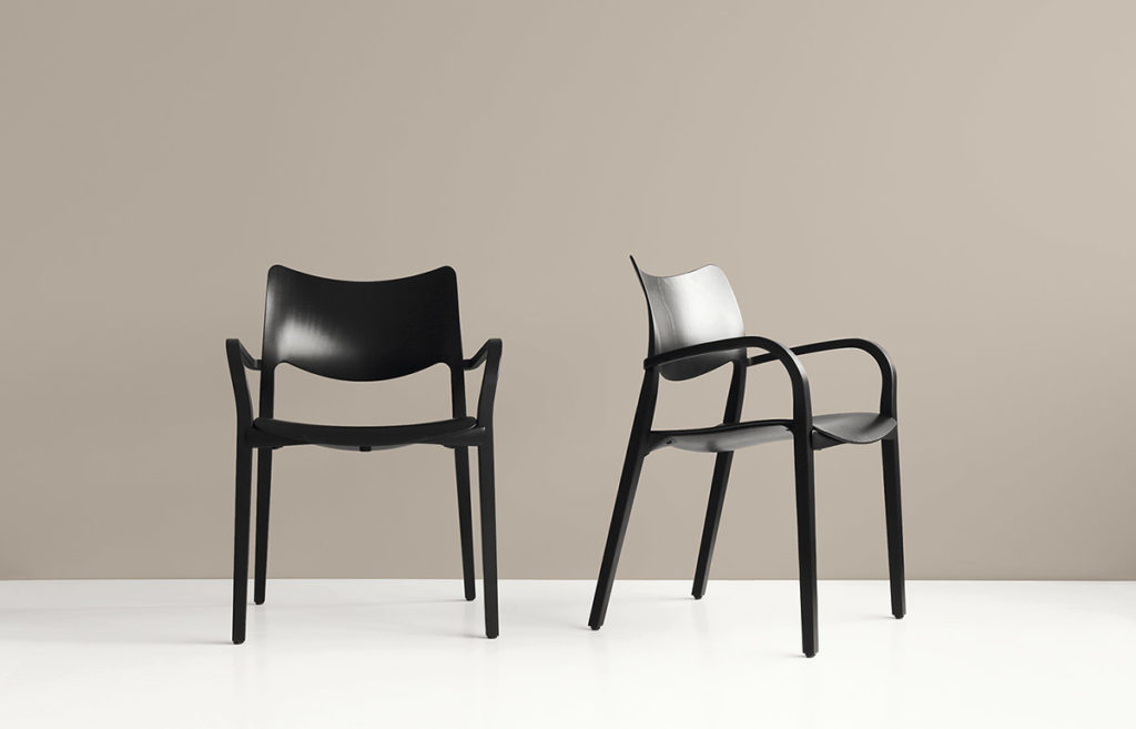 Laclasica arm chairs in black