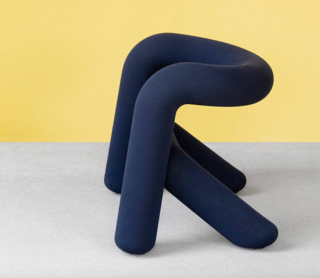 Tubular chair navy with yellow background