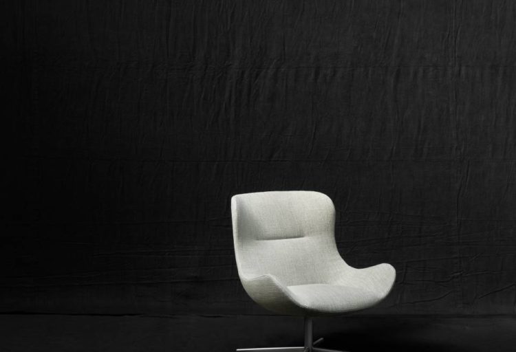 Wing It with Piero Lissoni’s Oolong Chair