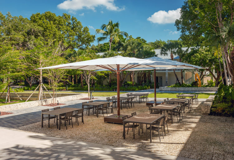 Tuuci Mega Max two parasols in outdoor dining