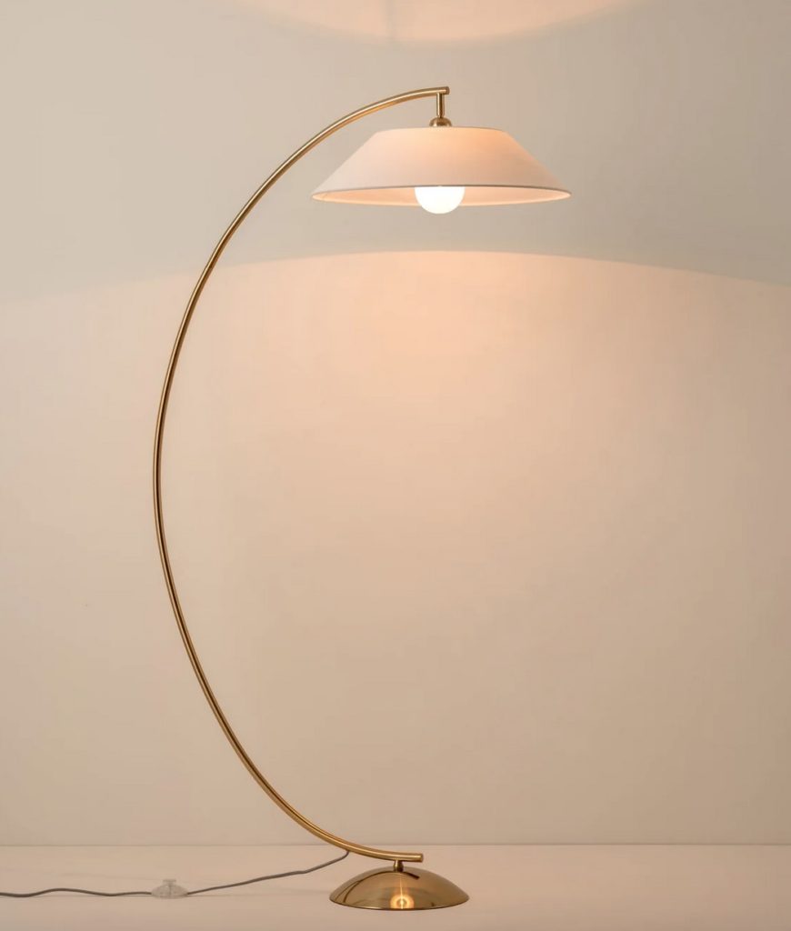 Lights&Lamps brass floor lamp with broad curved shaft and white fabric shade