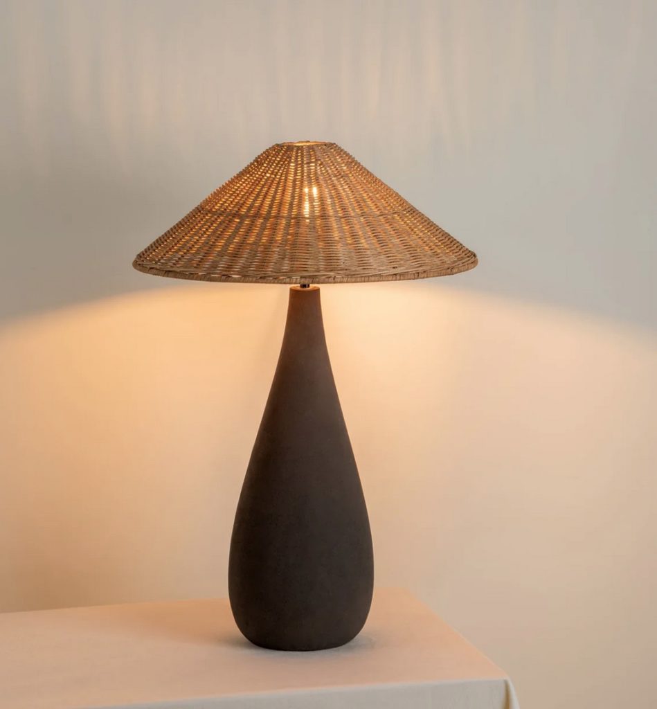 Table lamp with curved concrete base and rattan shade