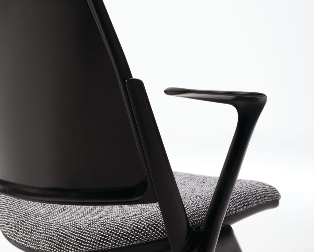 Kupp rear view with black back and gray/black seat