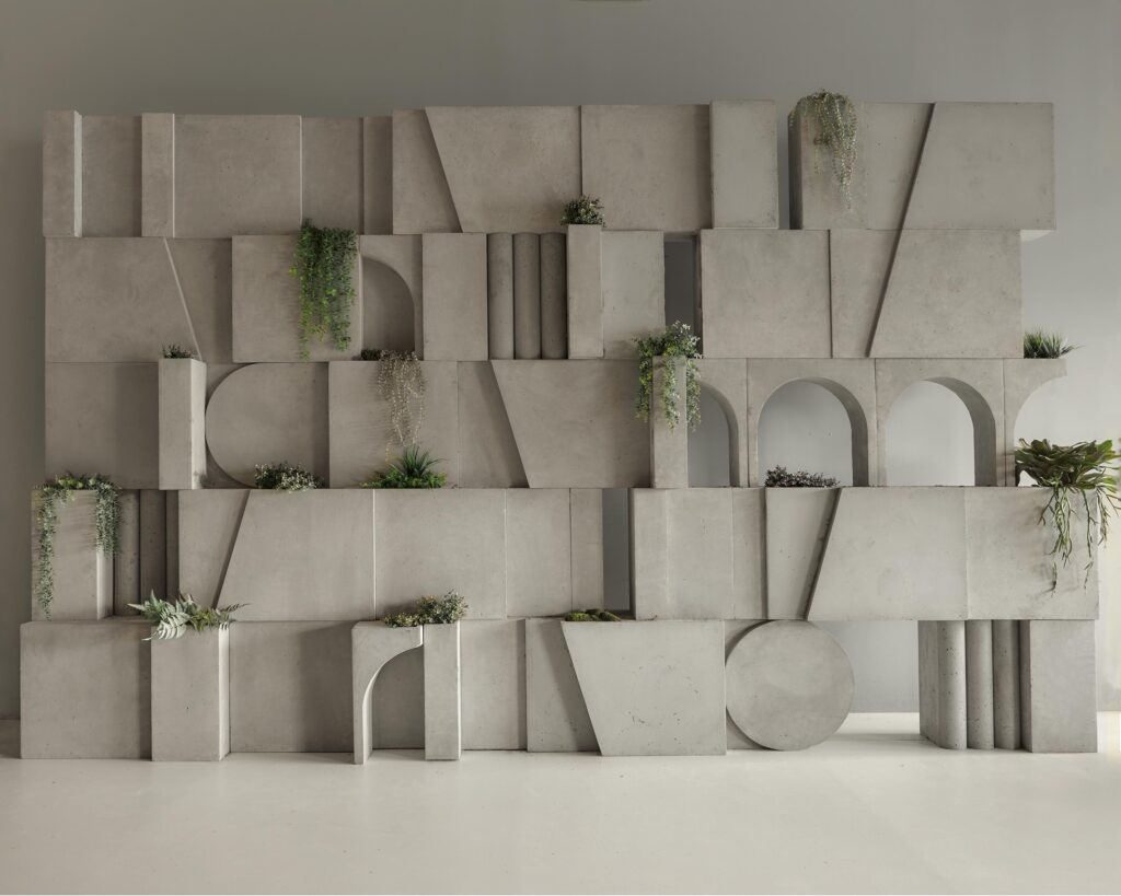 Spolia wall made of stackable geometric blocks
