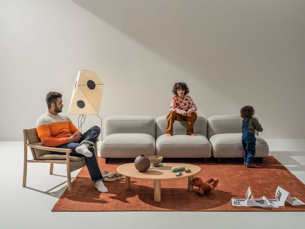 Ralik with gray seating elements and kids with dad in living room scene