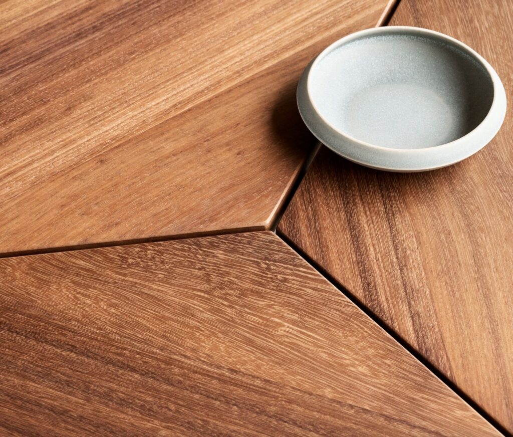 Tibo table wood detail