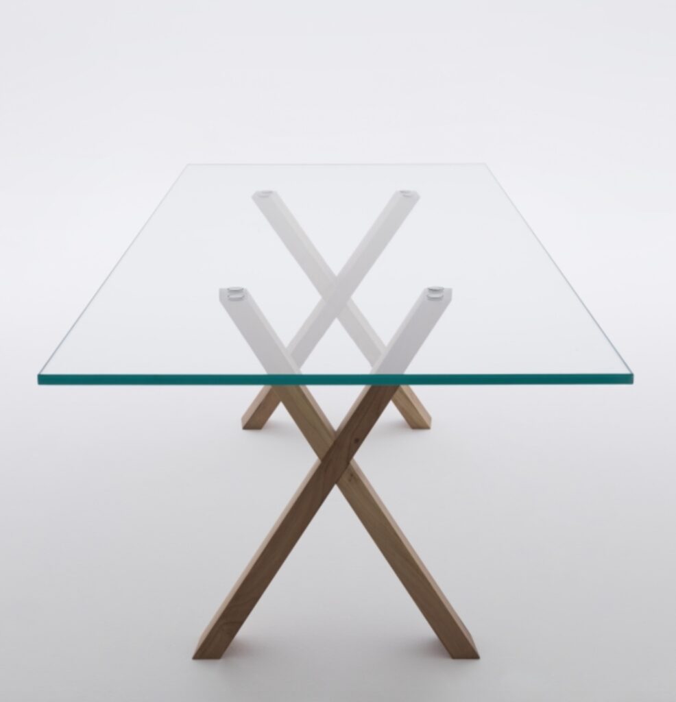 Ciàcola table with transparent glass top and X-style bases