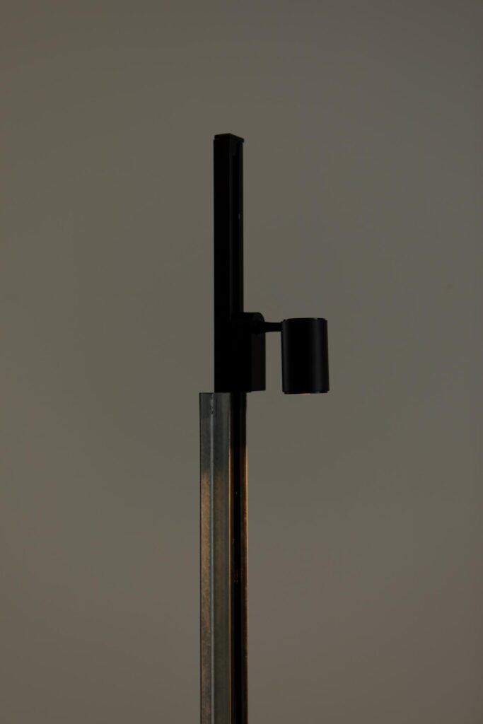 Motto floor lamp, view of top portion