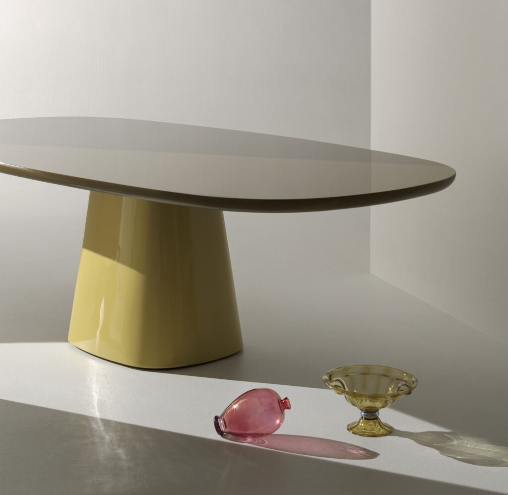 Allure O' Table with mustard base and black top