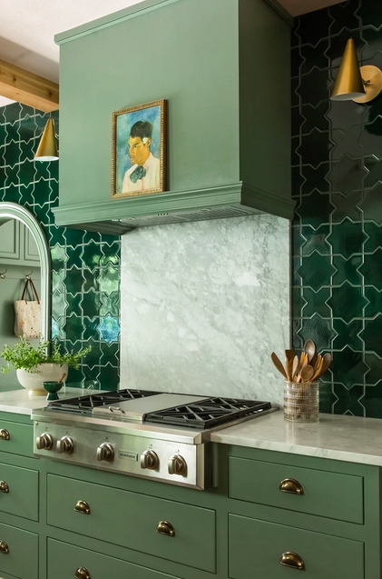 Evergreen as a green kitchen backsplash