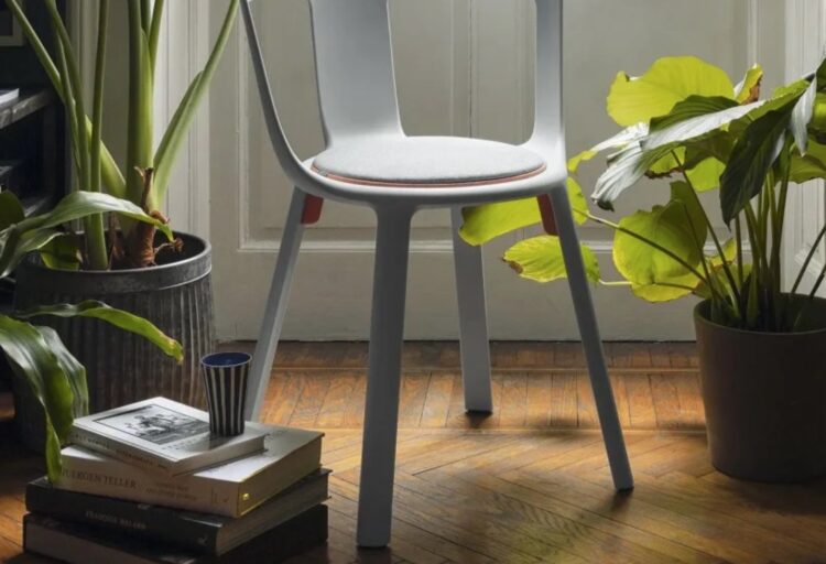 Fla chair in gray with plants