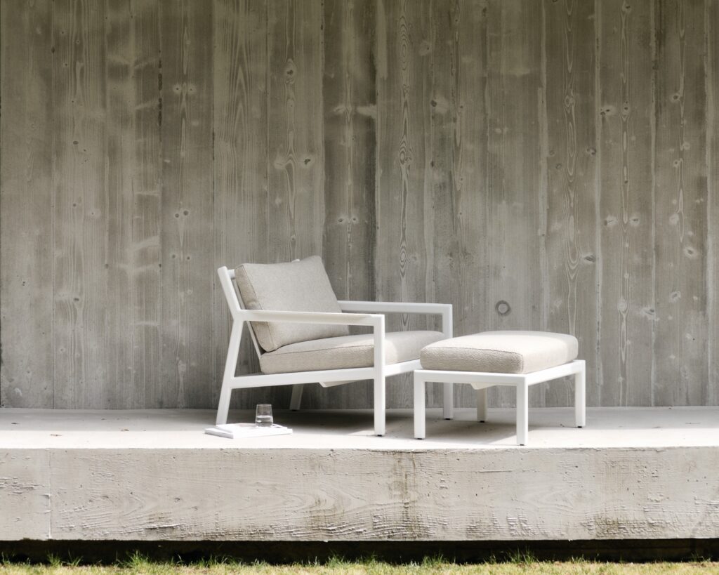 Jack Lounge Chair in white aluminum