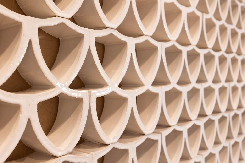 Arialuce tile