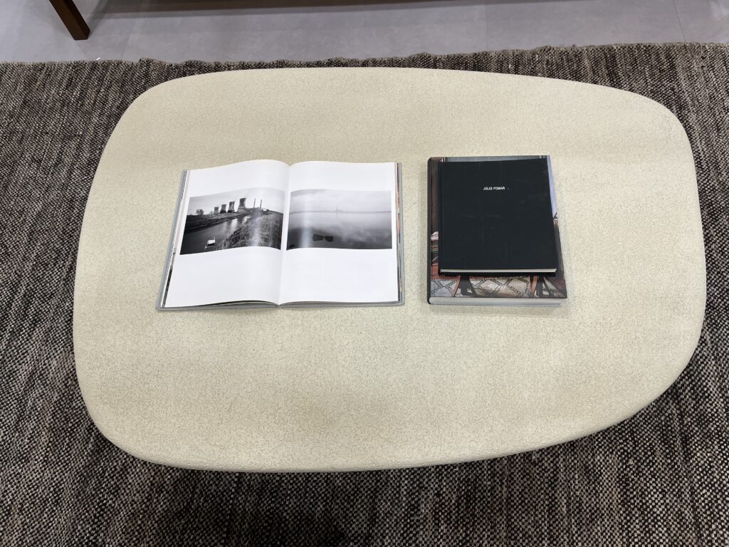 Elements coffee table in Pebble shape