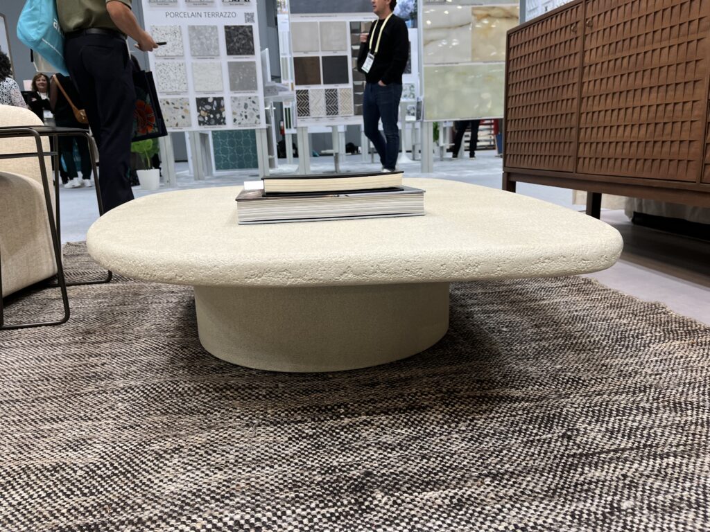 Elements coffee table in Pebble shape