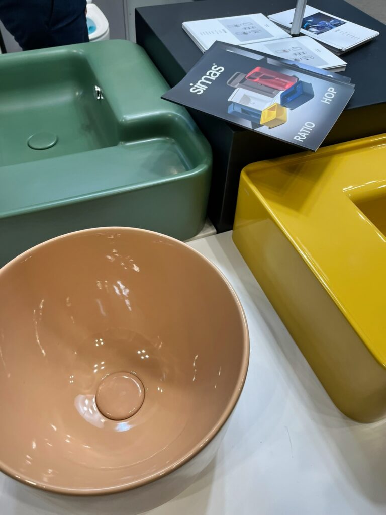 colorful sinks by Simas