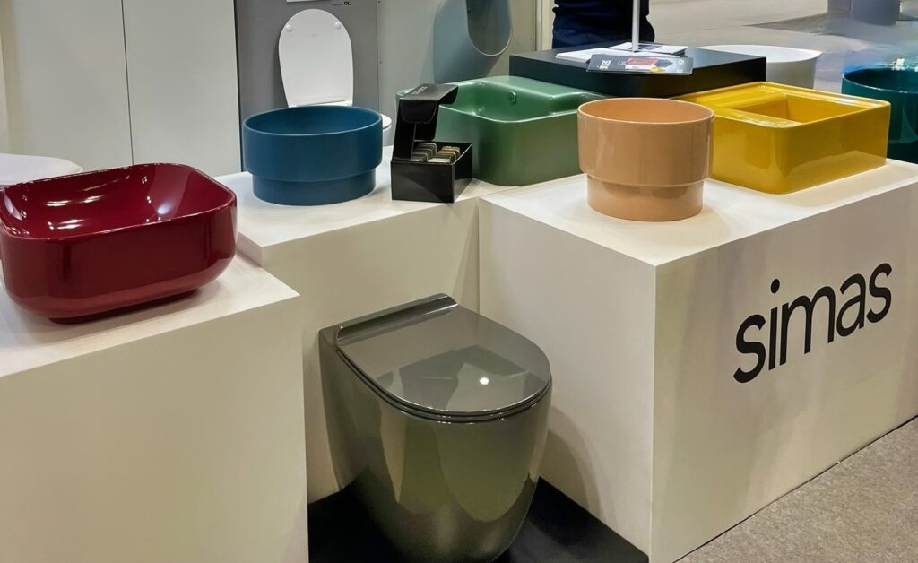 colorful sinks by Simas