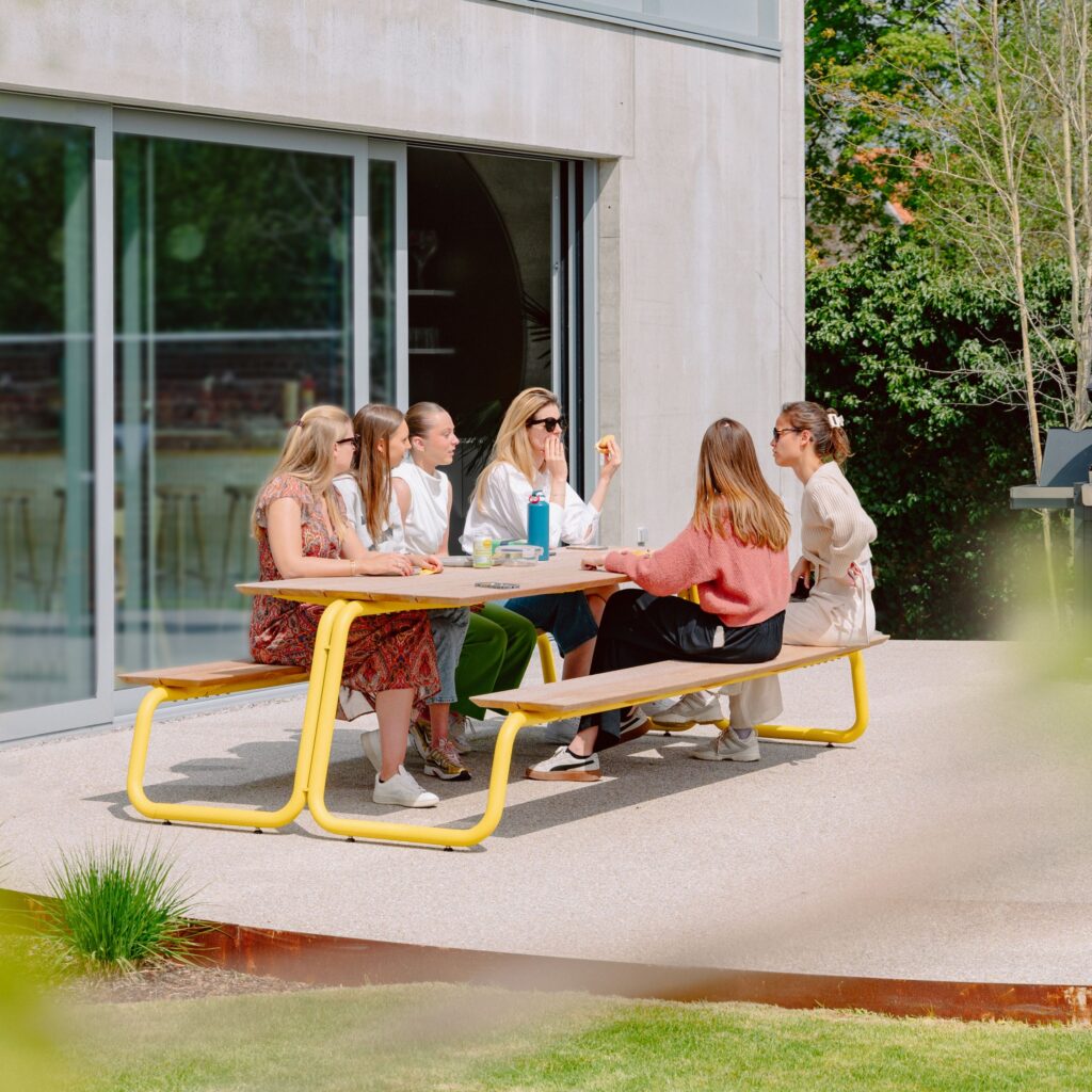 Wünder bench style picnic table