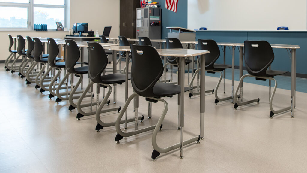 Rows of the KI Intellect Chair in black at desks